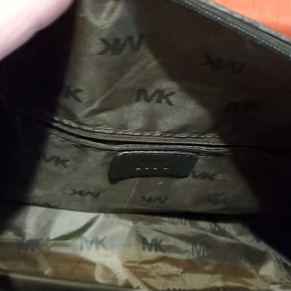 MK Purse - Picture 2 of 4